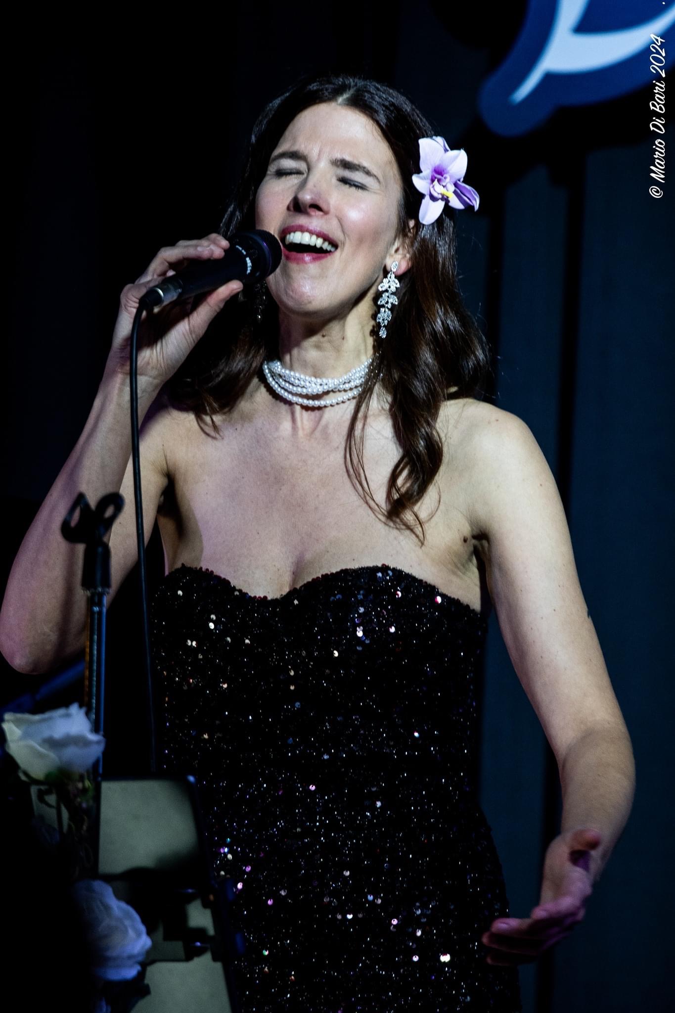 Miss Dag, Laulaja (nainen), Milano