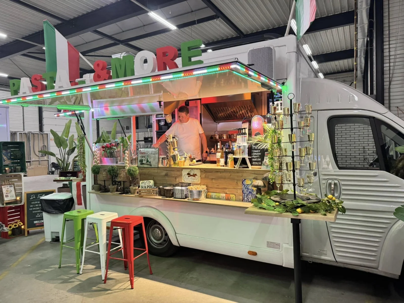 Food truck Smullen met Smulders, Food truck in Hendrik-Ido-Ambacht
