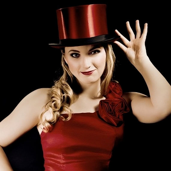 Magician Miss Edith, Close-up magician (table magic) in Memmingen